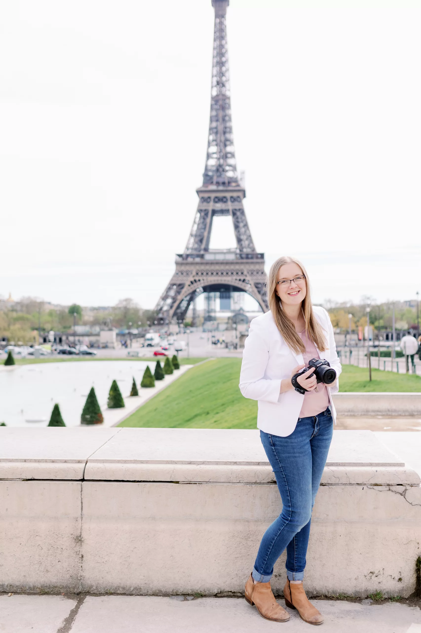 Jennifer Weinman photography professional headshot in Paris France with Eiffel Tower